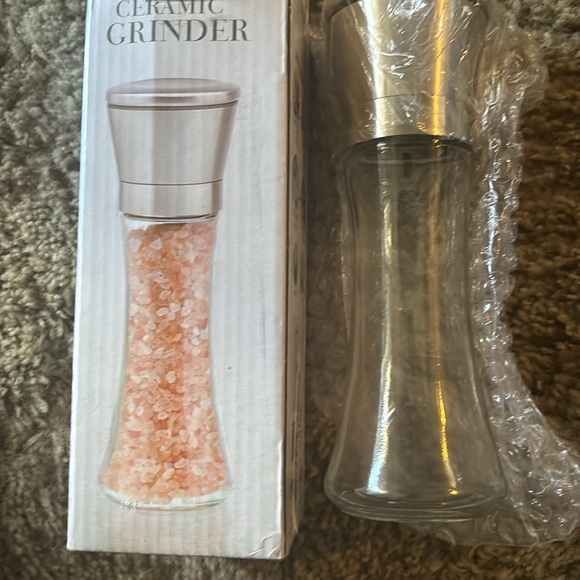 Ceramic Grinder - Picture 5 of 5